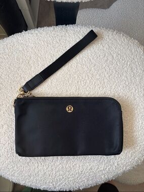 Lululemon Curved Wristlet Black Nylon Zip Pouch Gold Logo 2 zip compartments